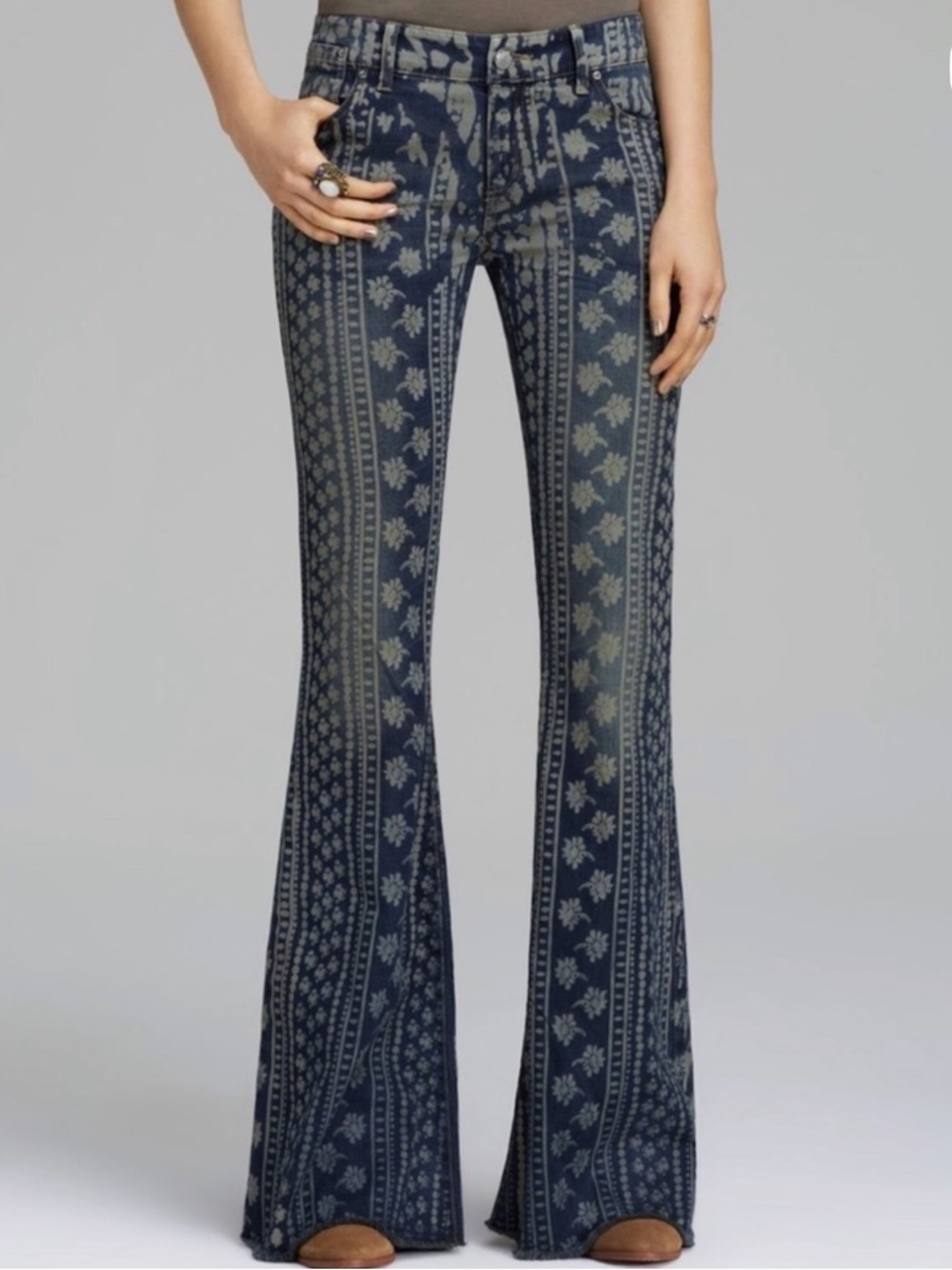Free People Mantra Bali Print Indigo Flare Jeans 26 - Picture 4 of 12
